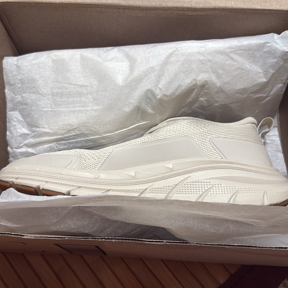 NIB Vionic Women's Supportive Deep Cushioning Enhanced Performance Sneaker - Picture 5 of 6